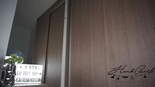 haubgirl busty chick gets naked