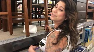 EllieBoulder slutty blonde fucks shaved cunt