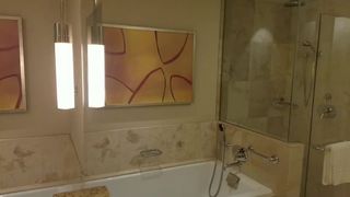 CubiXoxo shy babe jerks off her cunt and cums