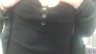 ivyhelix busty bitch jerks pussy with phallus