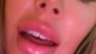 xnicoleanistonx   in stockings teased pussy lying on her back