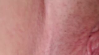 bee_naia  pretty model fucks pussy