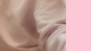 xmishacrossx Olesya in a chair demonstrates a rich pussy masturbation