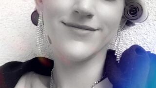 evelaurence slutty lady fucks her ass hard