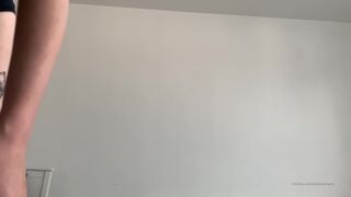 dontslutshame fingering her asshole