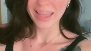 xmishacrossx masturbating and playing with her pussy