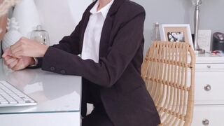 prettypinkell4 whore babe jerks off through panties