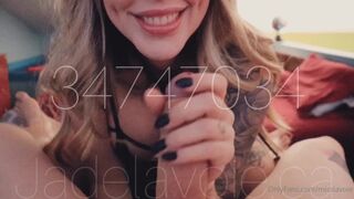 misslavoie juicy slut gently masturbates cunt