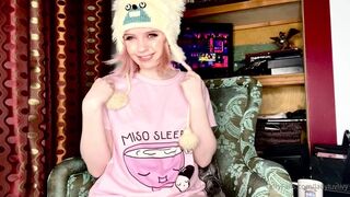 ladyluvlivy sexy blonde pulls pussy hand