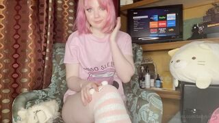 ladyluvlivy nude cutie shows juicy charms