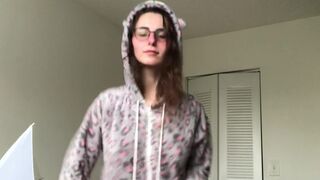 sadbaffoonmv juicy chick fingers her shaved holes