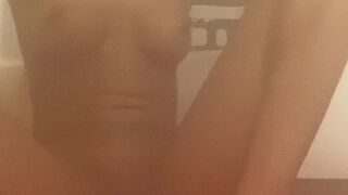 trapsweetyy busty bitch fucks her shaved pussy