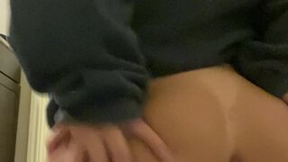 innocentashlynn Entertaining chick