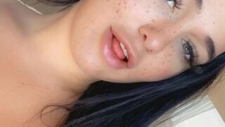 roxnour onlyfans test curly shy in fries