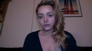 lizadelsierra onlyfans blonde slut poses nude