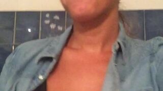 lizadelsierra onlyfans nude girlfriends caressed on the floor