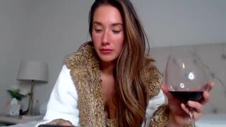 fallinlovia onlyfans 24 May  2020