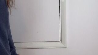 innocentbeauty2000 spectacular skin cleaves the vagina with a large dildo