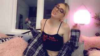 cutiepii33quinn onlyfans mature babe fucking pussy relish