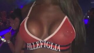 FOSHPOSH onlyfans luxurious swell shows off her breasts