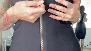 evelynuncovered onlyfans pretty lady gently masturbates cunt