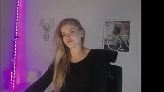 onlysmurfette Passing bitch in stockings