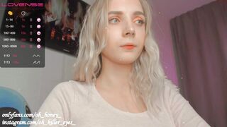 oh_honey_ gorgeous teen showing off natural boobs