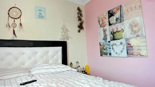 noemibcnz exquisite mare fucks in rider pose