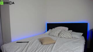 nika_lodge fucks herself with different sized dicks