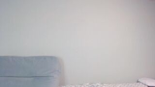 sophie pretty girl fucks her cap