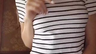 solazola marvelous babe shows off a gorgeous bosom