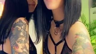 Anna Batman (annabatman) OnlyFans   big boobed babe dancing striptease