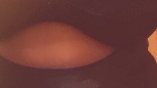 londynnvega nude chick posing on the couch