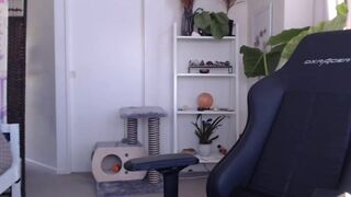 MissAlice_94 red slut passionately masturbating pussy