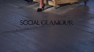 In beautiful bitch is banging with sex machine