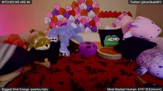 Emo dressing/undressing