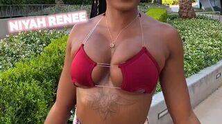 niyahreneenudes Desirable chick