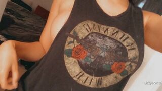 lizzyacosta Titty chick