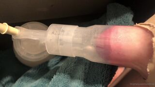 cumnrise cute lady shows natural tits