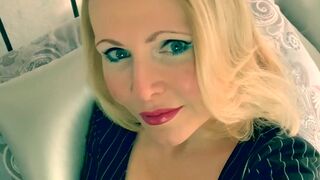 catrice busty bitch fucks her shaved pussy