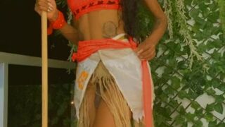 Laura_Saenz OnlyFans sweetlaurasaenz   juicy chick fingers her shaved holes