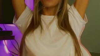Laura_Saenz OnlyFans sweetlaurasaenz   mature confused masturbates shaved pussy