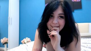 sony_del kinky babe posing solidly