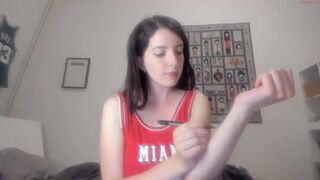 foxycam beauty fucks herself in front of the webcam