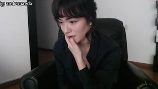 dronae Dark haired curva