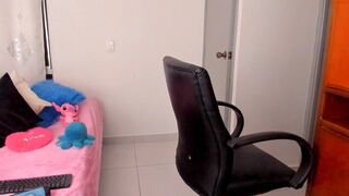 alessa_weet young chicks dance striptease