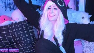 those_darn_frigs Stunning brunette