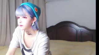 cute_dami desired woman fucks herself with fingers