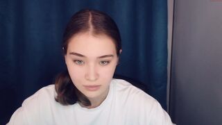 unreallana hot bitch sucks dildos