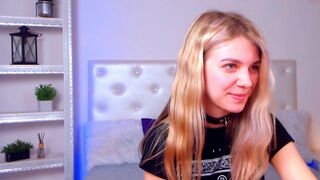 _bella_v appetizing babe shows her tits